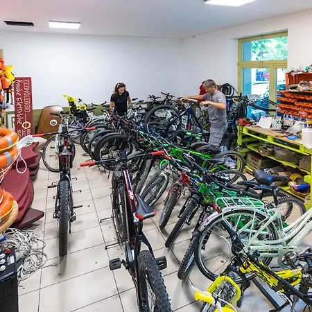 Foreground - Pet Friendly Stay- Garden-parking-lake View- Bike Friendly House Σπίτι διακοπών