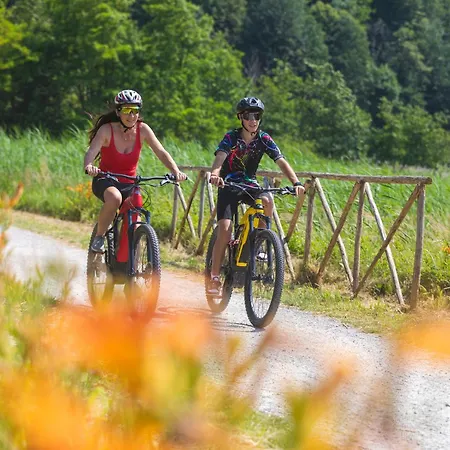 Foreground - Pet Friendly Stay- Garden-parking-lake View- Bike Friendly House Σπίτι διακοπών Colico